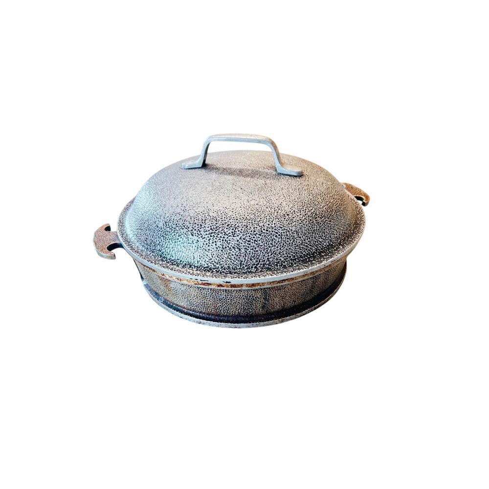 Guardian Service Vintage hammered aluminum Dutch oven/roaster pot & domed lid